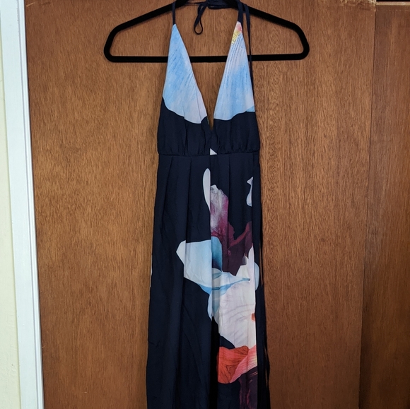 Fashion Nova backless dress - Picture 3 of 5